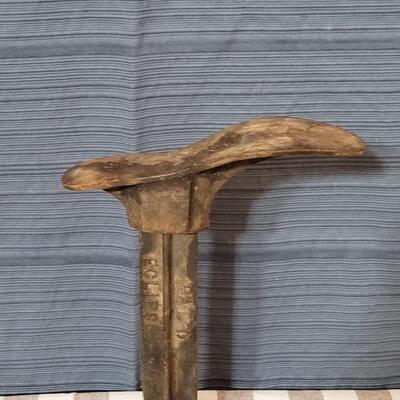 Lot 133: Vintage Eclipse Cast Iron Cobblers Shoe Stand Anvil and 4 Forms (3 Fit the Stand) 