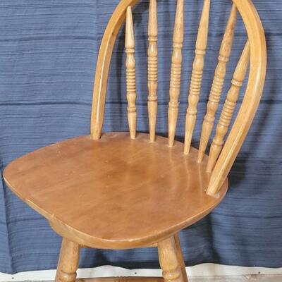 Lot 138: Swivel Wood Bar Stool 