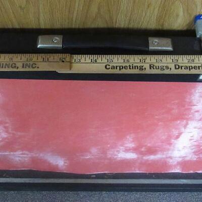 Large Flat Table Top Lockable Display Case, Used Read description for more info
