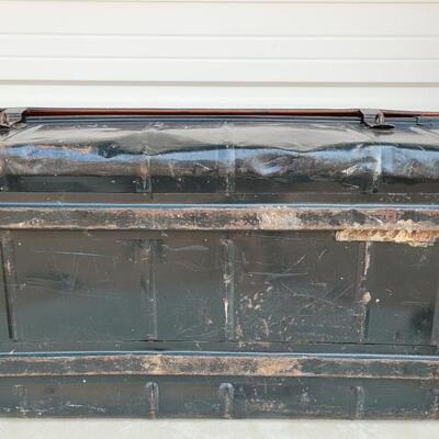 Lot 141: Vintage Metal Military Trunk