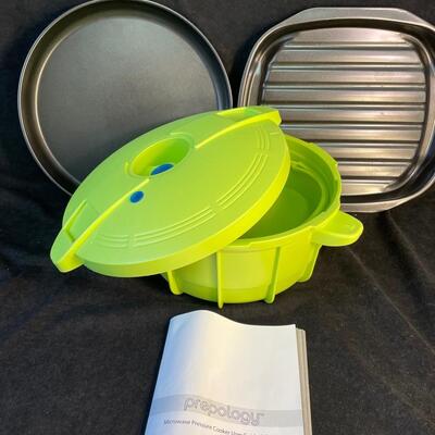 Lot 37  Microwave Cookware