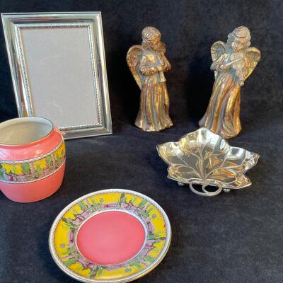 Lot 102  Royal Winton Mustard and Plate