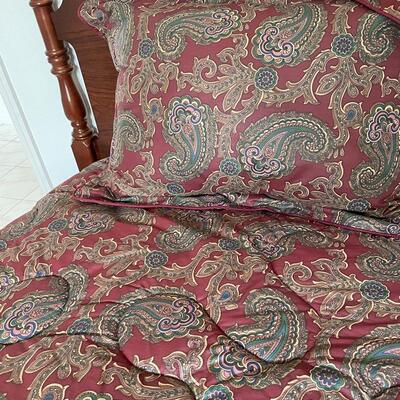 Lot 106  Pair of Twin Bedding Sets