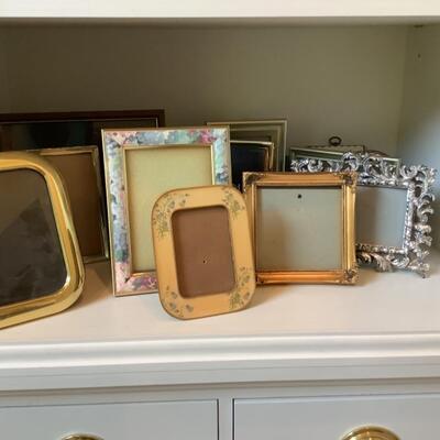 L. 719. Lot of Picture Frames ( see pictures ) 