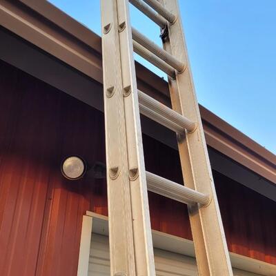 Lot 146: 12 Foot Aluminum Ladder 