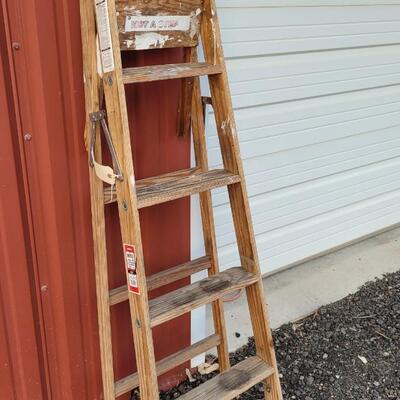 Lot 147: Vintage WERNER W355 5 Foot 200 lb. Wood Stepladder 