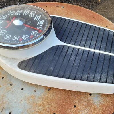 Lot 149: Vintage HEALTH O METER Professional Weight Scale 