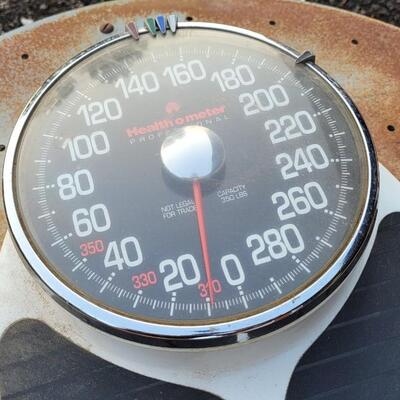 Lot 149: Vintage HEALTH O METER Professional Weight Scale 