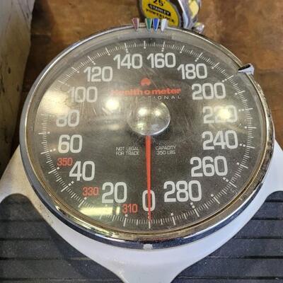 Lot 149: Vintage HEALTH O METER Professional Weight Scale 