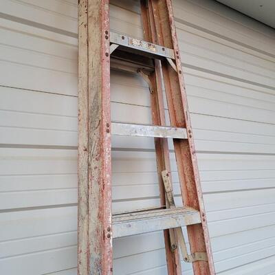 Lot 154: Vintage WERNER 8 foot Fiberglass and Aluminum Ladder 