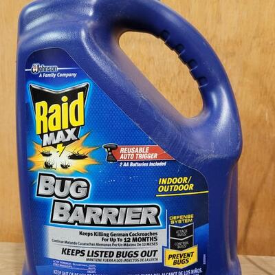 Lot 164: 80% + RAID Bug Barrier w/ Powered Sprayer 