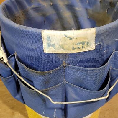 Lot 167: 5 Gallon Bucket w/ Organizer Pocket Pouch 