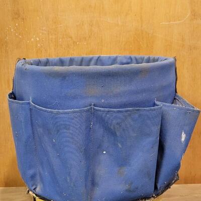 Lot 167: 5 Gallon Bucket w/ Organizer Pocket Pouch 