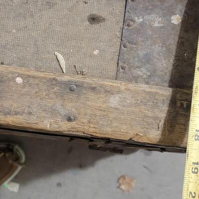 Lot 172: Vintage Steamer Trunk Chest 