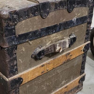 Lot 172: Vintage Steamer Trunk Chest 