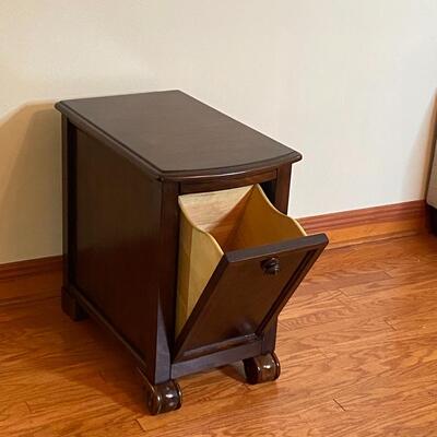 Chairside End Table with Flip Storage 