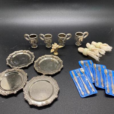 Vintage Imperial Dollhouse Miniatures Metal Dish Set