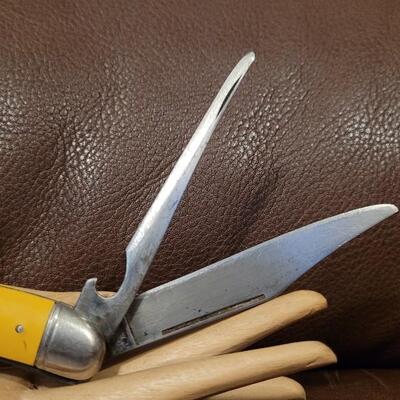 Lot 175: Vintage IMPERIAL 4.5" Pocketkniffe w/ Fish Inlay