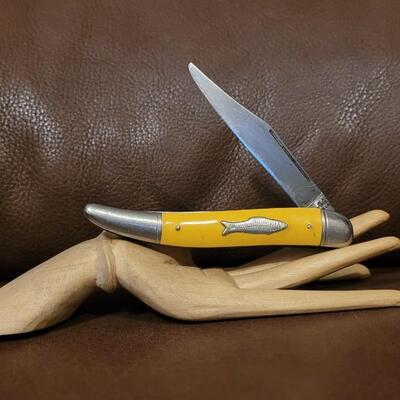 Lot 175: Vintage IMPERIAL 4.5" Pocketkniffe w/ Fish Inlay