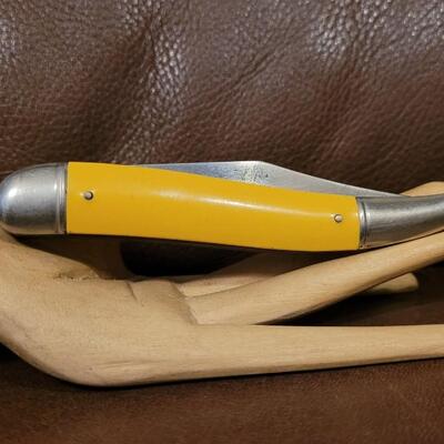 Lot 175: Vintage IMPERIAL 4.5" Pocketkniffe w/ Fish Inlay