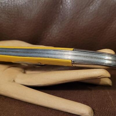 Lot 175: Vintage IMPERIAL 4.5" Pocketkniffe w/ Fish Inlay
