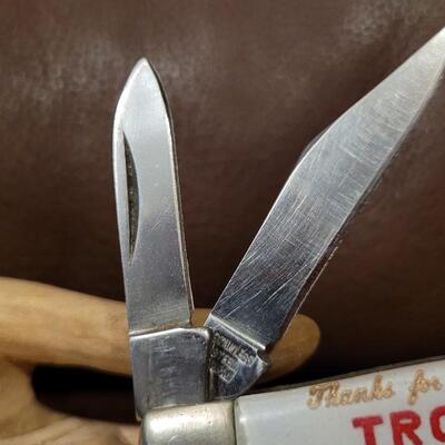 Lot 176: Vintage Pair of 3" FARM Advertising TROJAN SEED Pocketknives