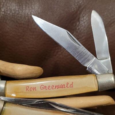 Lot 176: Vintage Pair of 3" FARM Advertising TROJAN SEED Pocketknives