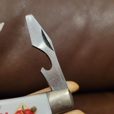 Lot 176: Vintage Pair of 3" FARM Advertising TROJAN SEED Pocketknives