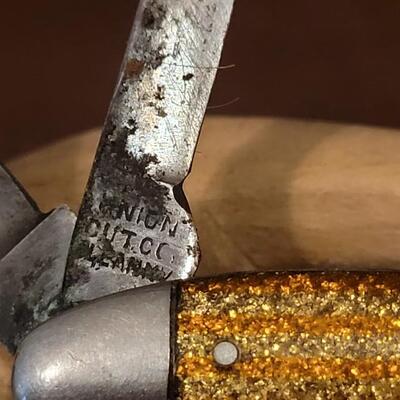 Lot 178: Vintage CUTCO 3" Striped Sparkle Case Pocketknife