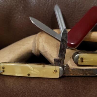Lot 180: Assortment of Vintage Pocketknives - Some need TLC