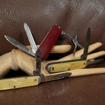 Lot 180: Assortment of Vintage Pocketknives - Some need TLC
