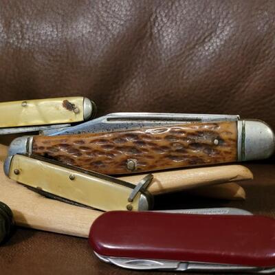 Lot 180: Assortment of Vintage Pocketknives - Some need TLC