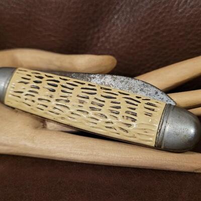 Lot 180: Assortment of Vintage Pocketknives - Some need TLC