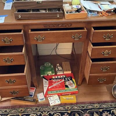 Lot 028  Vintage Knee Hole Desk with 7 Drawers