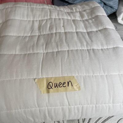 Lot 127  Queen Mattress Pad