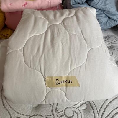 Lot 128  Queen Mattress Pad