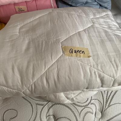 Lot 130  Queen Mattress Pad