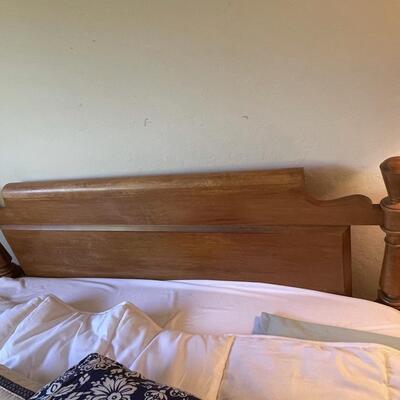 Lot 019 Full  Wood Headboard & Footboard, Bedding