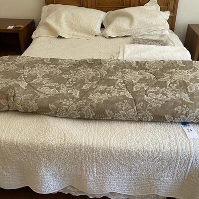 Lot 024 - Full Size Bedding