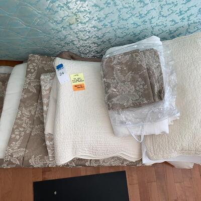 Lot 024 - Full Size Bedding