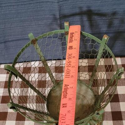 Lot 185: Farmhouse Basket