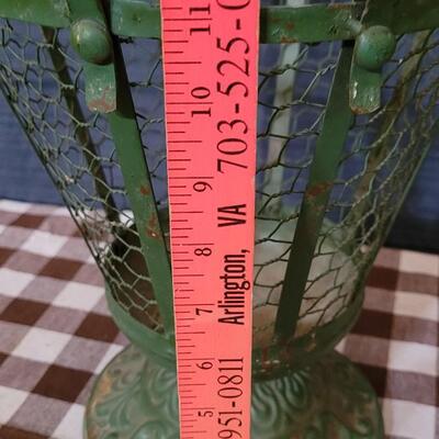 Lot 185: Farmhouse Basket