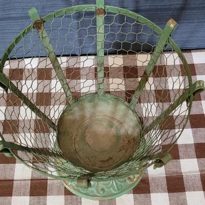 Lot 185: Farmhouse Basket