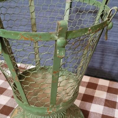 Lot 185: Farmhouse Basket