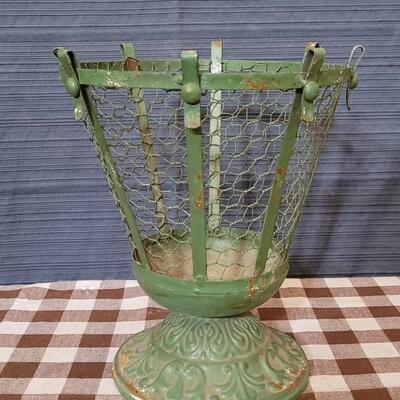 Lot 185: Farmhouse Basket