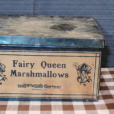 Lot 186: Fairy Queen Marshmallows Tin Made by Loose Wiles Kansas City, Missouri 