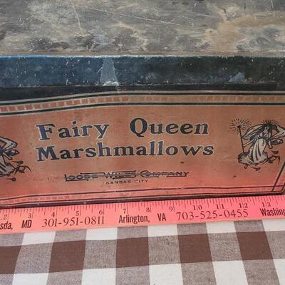Lot 186: Fairy Queen Marshmallows Tin Made by Loose Wiles Kansas City, Missouri 