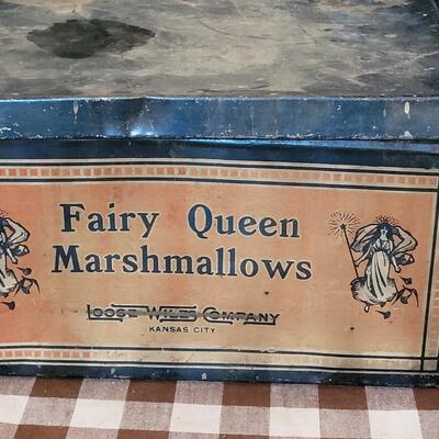 Lot 186: Fairy Queen Marshmallows Tin Made by Loose Wiles Kansas City, Missouri 