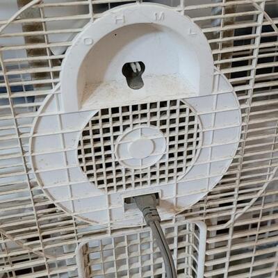 Lot 191: Lakewood Box Fan - it works but missing know, currently on the high setting)