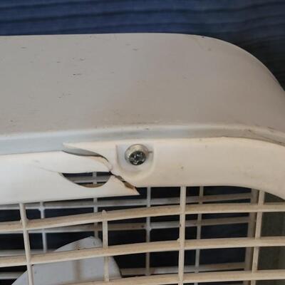 Lot 191: Lakewood Box Fan - it works but missing know, currently on the high setting)